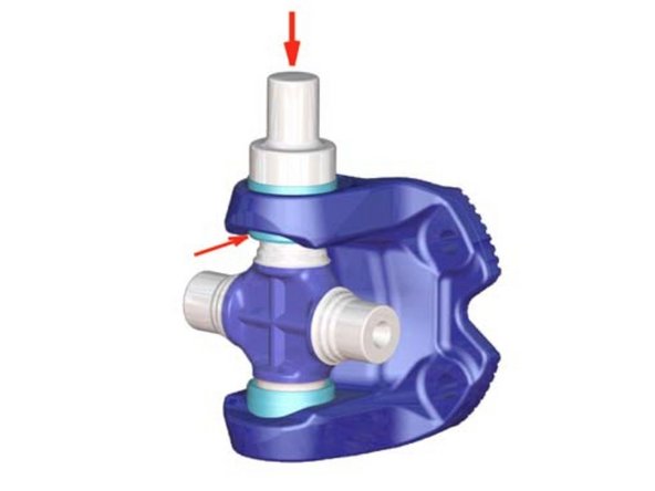 
Encaixe o rolamento e pressione at&eacute; que ele fique vis&iacute;vel no lado interno da orelha do garfo (veja a seta).
