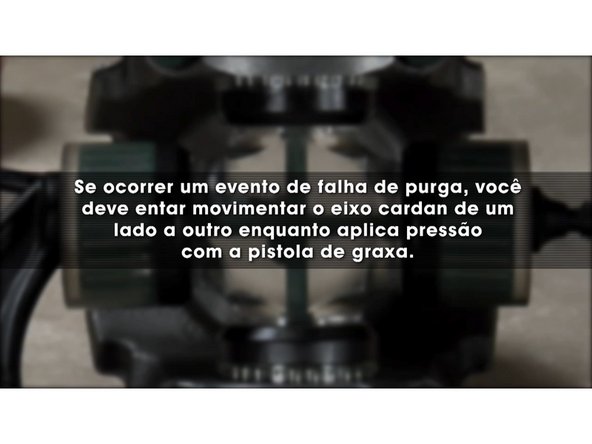 Se alguma capa da cruzeta não purgar a graxa velha, é preciso resolver o problema: