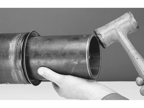 
Fit the Central Bearing assembly manually, if necessary, use a polyurethane hammer to adjust the bearing positioning. Assemble the central bearing on the Cardan tip using a tubular extension supporting the bearing by the metallic inner ring, taking care not to damage the bearing seal.
