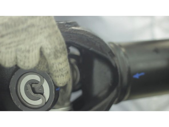 ANTES DE REMOVER O CARDAN, FAÇA MARCAÇÕES PARA GARANTIR O ALINHAMENTO.