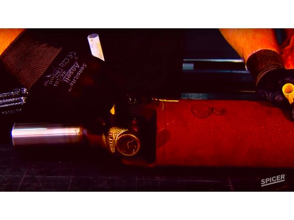 Você notará que algumas peças, como a junta deslizante, até trazem marcas gravadas.