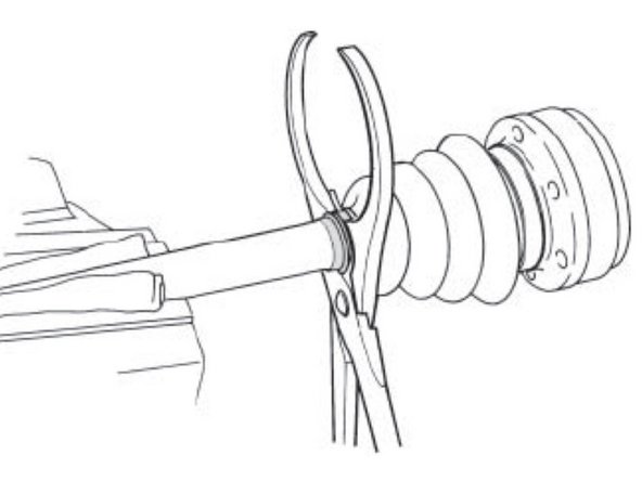 Posicione o estriado da Tripeça no estriado do Semi-eixo. A face plana deve estar voltada para extremidade do eixo;