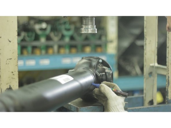 ANTES DE REMOVER O CARDAN, FAÇA MARCAÇÕES PARA GARANTIR O ALINHAMENTO.