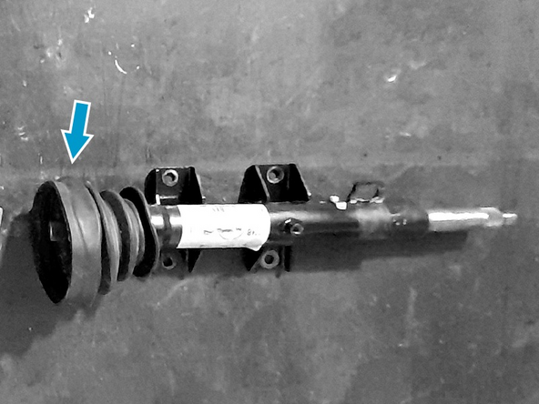 Retire o parafuso sextavado que fixa a parte superior da coluna à inferior.