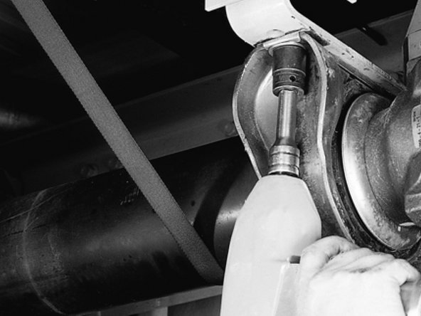 Ponteira Fixa: Aplique de 542 a 610 Nm de torque na porca da Ponteira Fixa.;