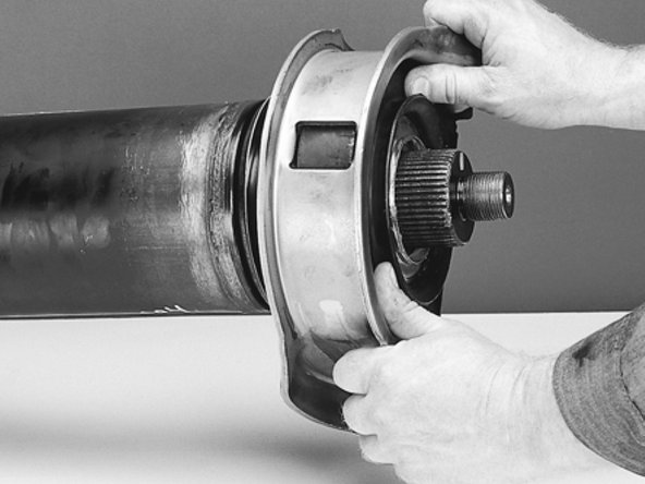 Atenção ao correto posicionamento do Mancal, as setas gravadas na peça devem estar voltadas para o lado do Diferencial do veículo; 