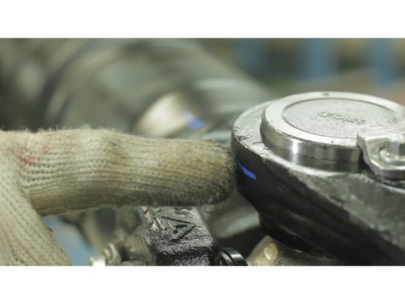 A SPICER RECOMENDA A ULTILIZAÇÃO DE GRAXA A BASE DE SABÃO DE LÍTIO COM ADITIVOS EP E GRAU DE CONSCISTÊNCIA NLGI 2.