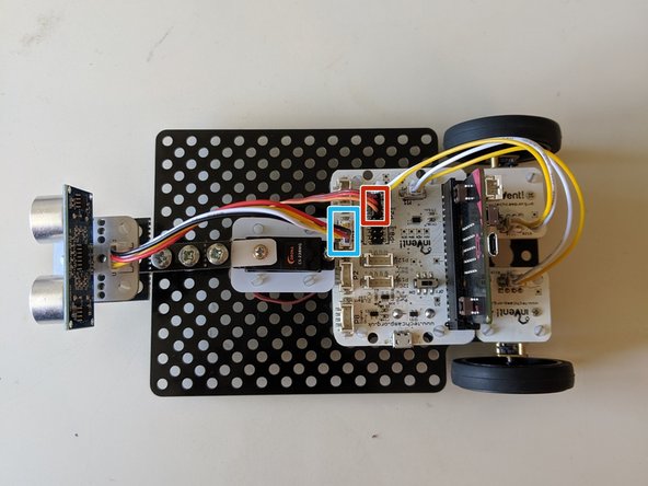 Using the standard mounting frame, build up your robot like in the image.