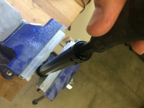 Tighten the pillar cap to 2 N*m