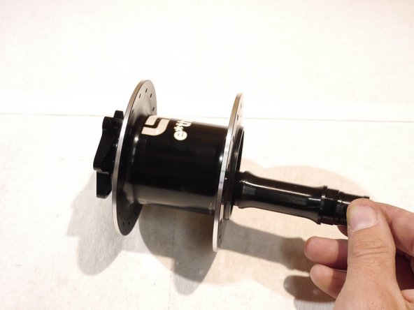 Leave the disc side bearing tool in place and remove the drive side too