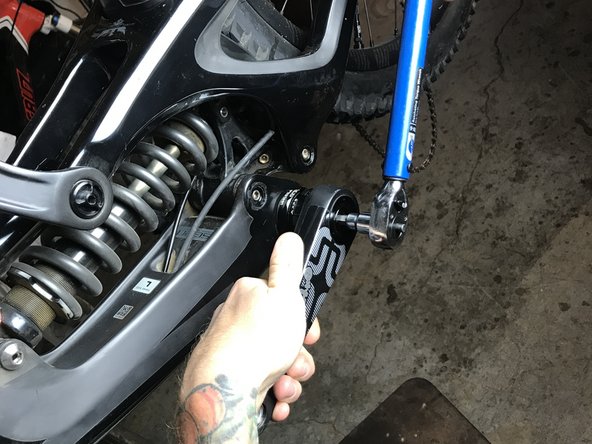 Torque the non-drive arm to 40Nm.