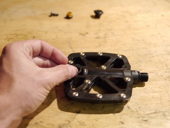 The hash mark in the axle will be perpendicular to the flats on the axle