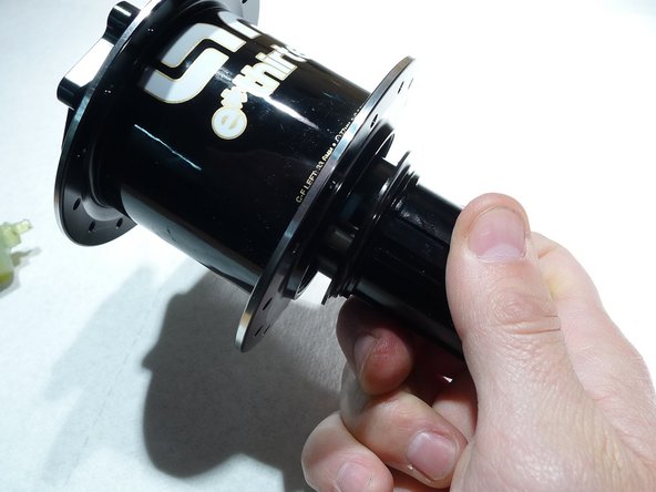 Turn freehub counterclockwise so that the pawls compress the springs and slide into the hub