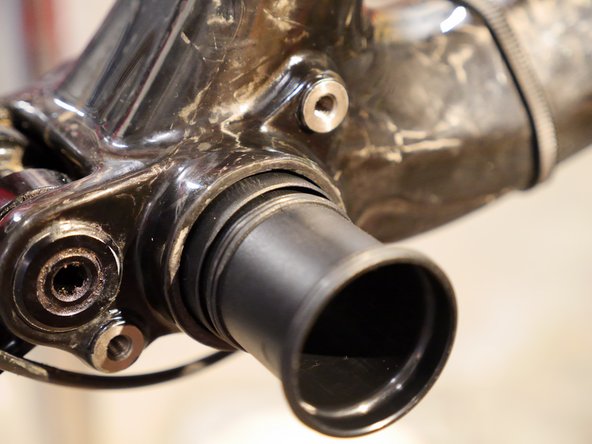 Press the center tube against the BB cup that is installed