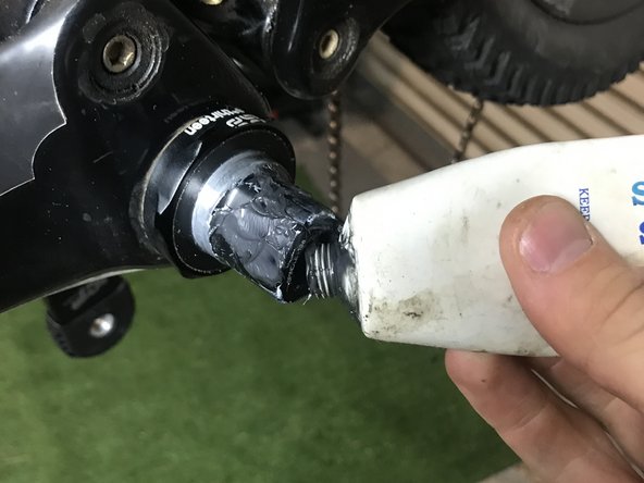 Grease the threads inside the polygon interface.