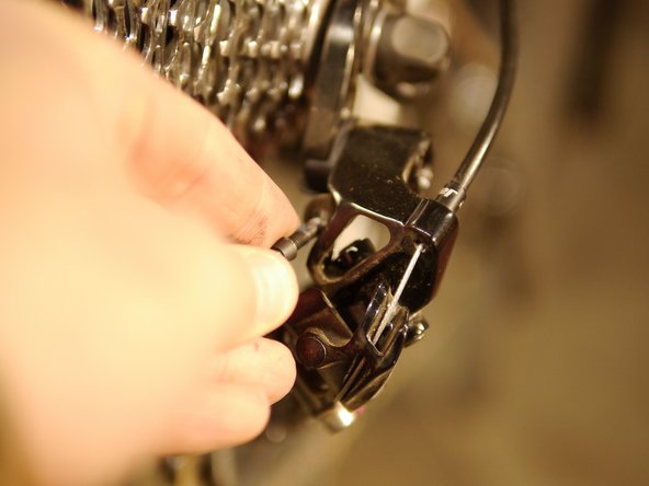 Be careful not to lose the small plastic washer located in the B-limit screw hole