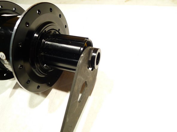 142x12 plugs can be removed by pulling on them using a 17mm (drive side) or 19mm (non-drive side) cone wrench