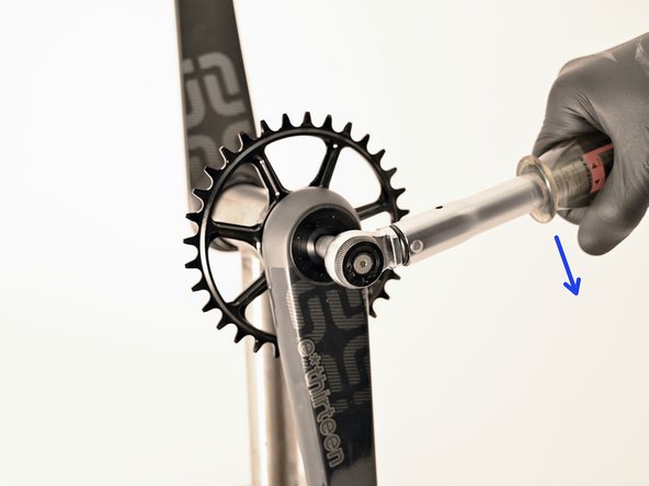 Using a torque wrench, tighten the crank bolt to 40Nm