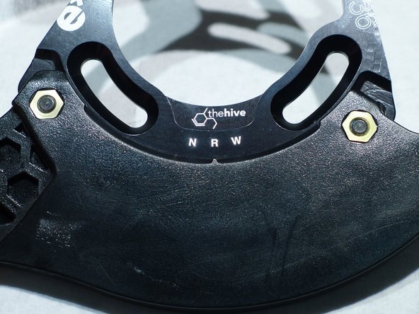 It is possible to loosen the direct mount bashguard and adjust the angle between the upper and lower sliders as needed by the frame design