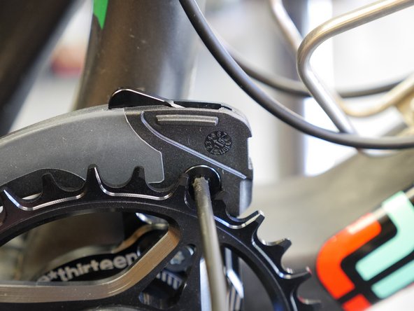 Center the upper slider fixing bolt in the valley of a chainring tooth and tighten to 0.9N*m