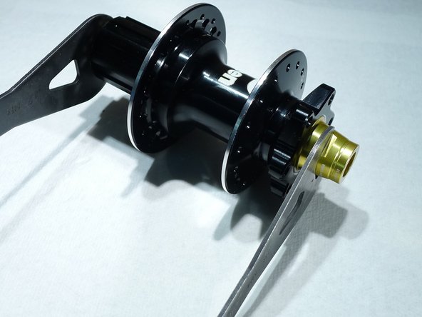 Loosen hub by turning non-drive endcap clockwise