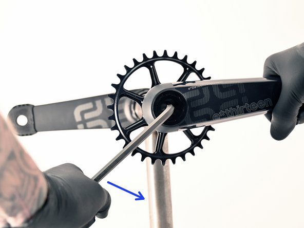 The crank is press fit onto the spindle using 40-48 Nm force. This means that considerable force will need to be used when loosening the bolt of the self-extracting system. This is normal.