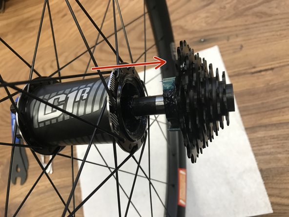 Make sure the pawls do not fall out of the integrated freehub body.