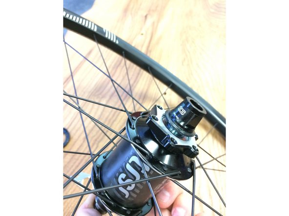 Thread on the non-drive side endcap