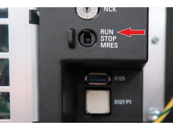 From the rear of the pendant, remove the USB. Set the switch to [Run] while the machine is still powered. The machine interior lights will light up after this is done.