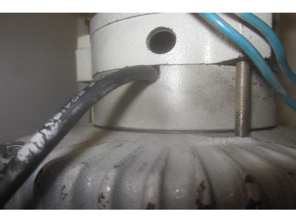Install the fan spacer lining up the reference marks ( cable opening faces RH side of machine )guiding the cable into the slotted opening.