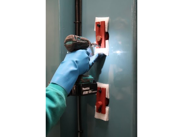 Using a 6 MM Hex Socket, center screw the counterweight support brackets into the column, and make sure that the counterweight support is held tightly.