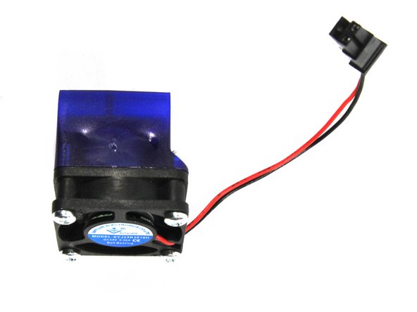 Attach the fan to the fan shroud oriented as shown in the photo.