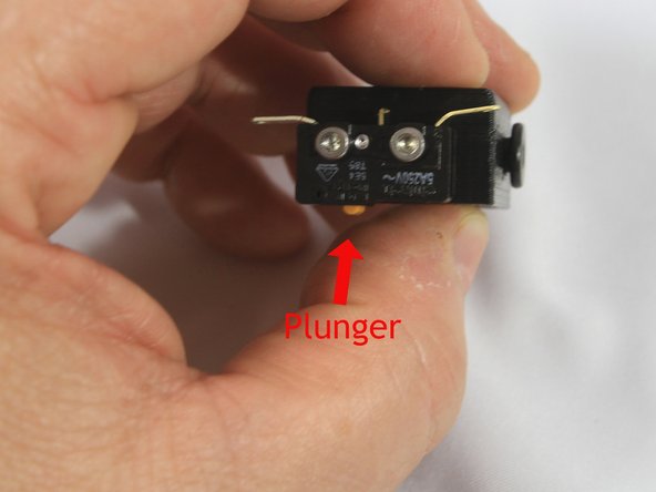 Clip the center lead and bend the two outer leads over 90° as shown in the photo.