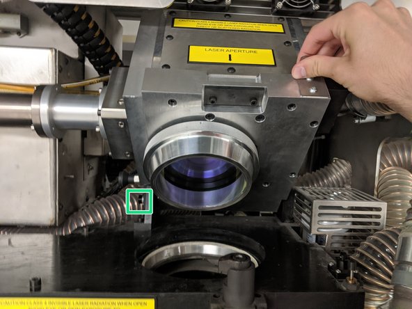 DO NO HOLD BY THE FIBER COUPLER