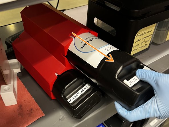 If there is no cartridge inserted, take one from the cartridge honeycomb. Ensure the cartridge matches the resin in the tank!