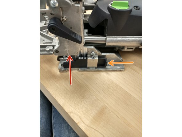 Push in the stepped bar until the desired height in millimeters is highlighted.