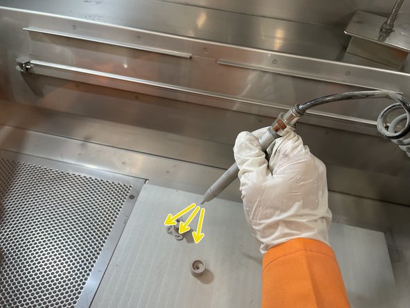 The air pick sits on the far right and looks like a pen