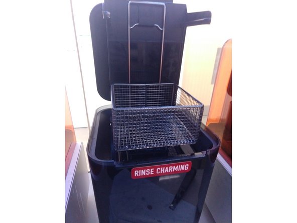 With the wash bucket now drained, all Form Wash surfaces should be wiped down thoroughly and allowed to dry.