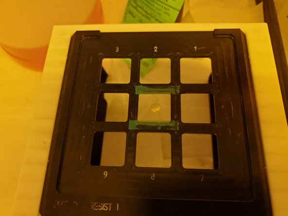 Ensure that the slide holder is positioned with the side labeled &quot;bottom&quot; facing upwards.