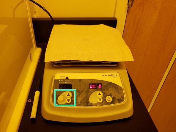 Fill a beaker with IPA.