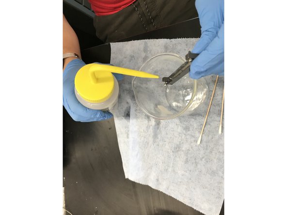 If there are clumps sticking to the roller bath, use the cotton tips to clean it away