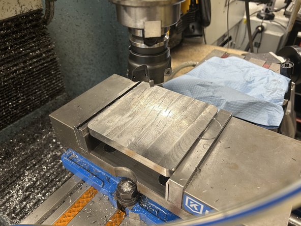 Using the detachable metal vice handle, open the vice clamp until the build plate just fits.