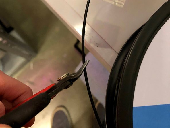 Prepare the new filament by cutting an angle at the tip using side cutters