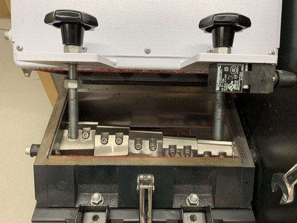 There is the possibility that a jam could occur, so in the event this happens follow the steps below.