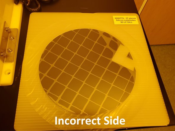 The polished side with be much more reflective than the back of the substrate.