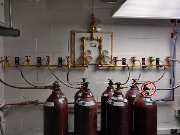 When you are changing out tanks, you only need to unscrew the fitting directly connected to the argon cylinder