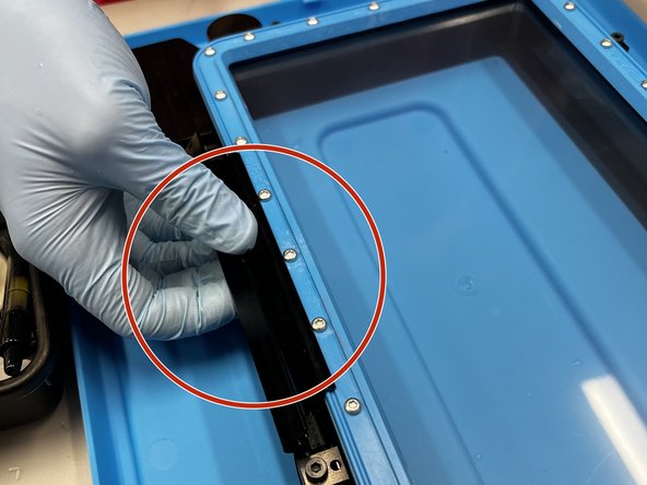Use extreme care when handling the membrane! Only touch the blue frame and never the clear film!