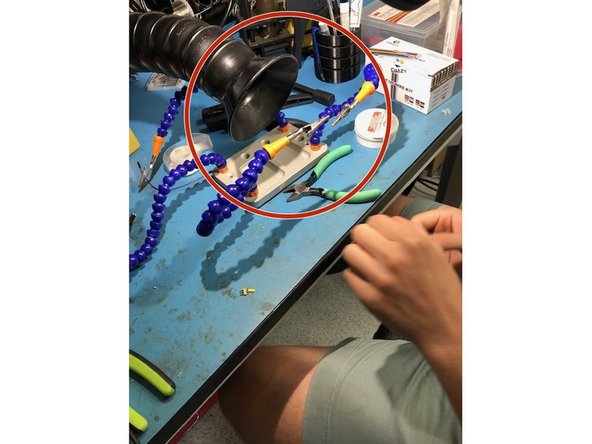 Before we get started, ensure that the ventilation tube is as close to the helping hands as possible without being in the way