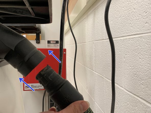 Insert a Festool vacuum hose in the rear dust port