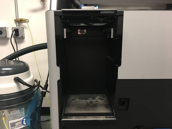 Make sure the build chamber area on the Sift is empty and ready to accept the build chamber